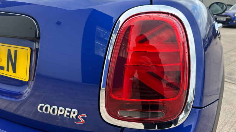 MINI Hatchback 2.0 Cooper S Exclusive 5dr [Comfort/Nav Pack] Petrol Hatchback